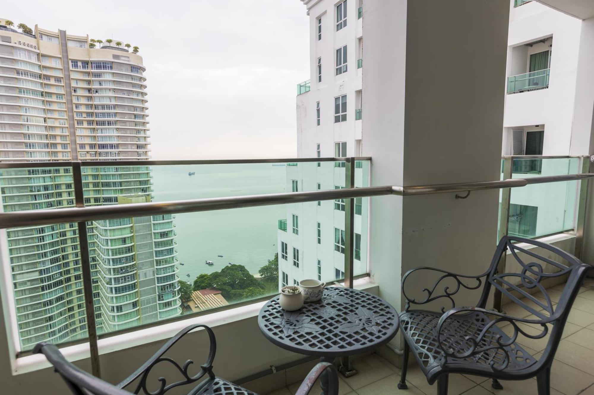 Sky Suites George Town  Kültér fotó