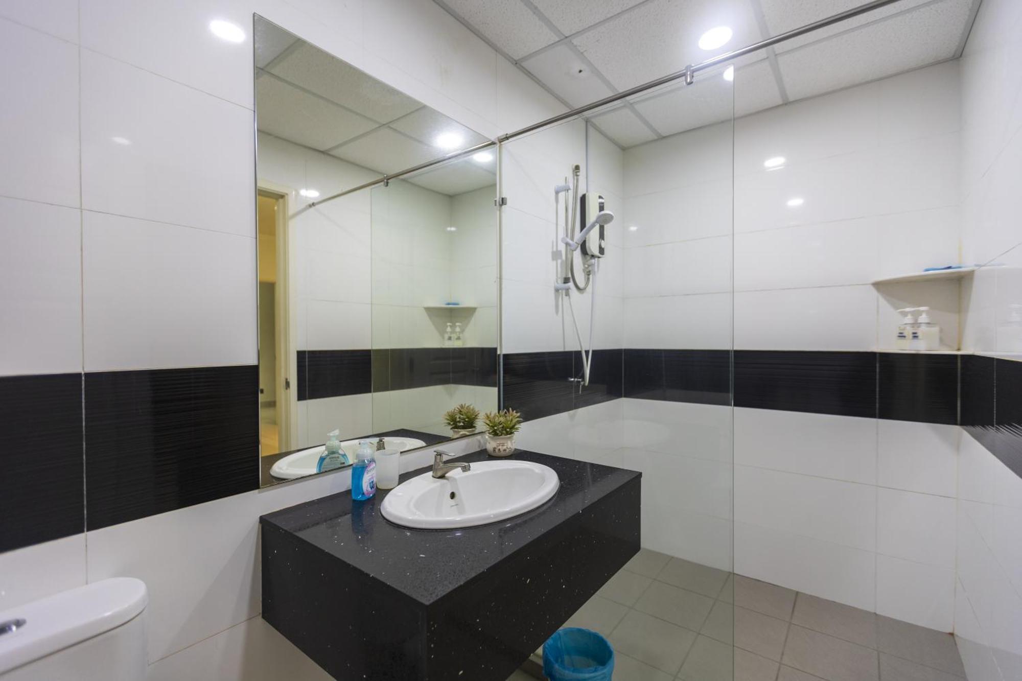 Sky Suites George Town  Kültér fotó